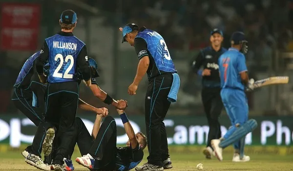 ভারতকে নাটকীয়ভাবে হারিয়ে সিরিজ সমতায় নিউজিল্যান্ড