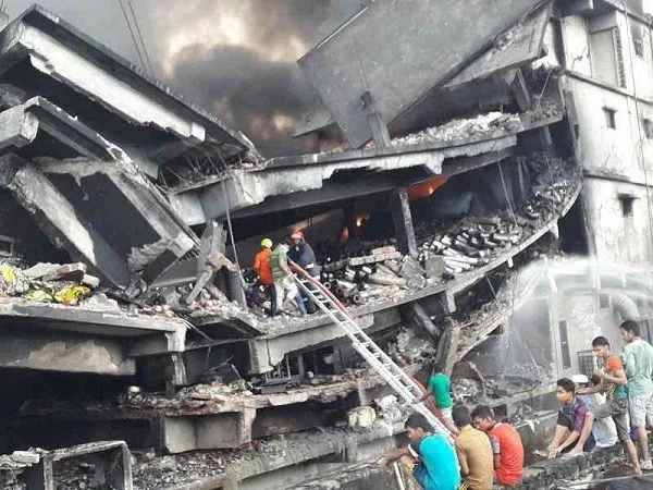ট্যাম্পাকো হত্যাকাণ্ড ও ফয়েলে মোড়ানো রক্ত মাখা আমাদের খাদ্য!