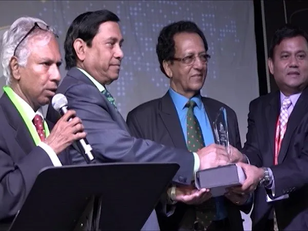 ফোবানা অ্যাওয়ার্ড পেলেন মুকিত মজুমদার বাবু