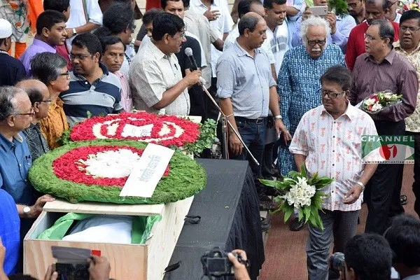 ছবিতে অভিমানী শহীদ কাদরীর শেষ যাত্রা