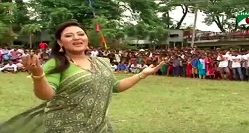 কৃষকের ঈদ আনন্দের জন্য গান গাইলেন মমতাজ (ভিডিও)