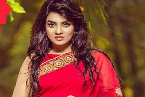 অভিনেত্রী ঈশিকাকে অজ্ঞান করে স্বর্ণালঙ্কার চুরি