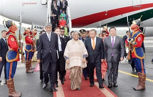 প্রধানমন্ত্রীকে মঙ্গোলিয়ায় লাল গালিচা সংবর্ধনা