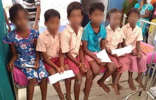 শিক্ষার্থীদের পা পুড়িয়ে শিক্ষিকা গ্রেফতার
