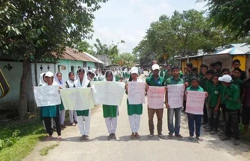 স্কুল ছাত্রীকে যৌন নিপীড়নের ঘটনায় শিক্ষার্থীদের বিক্ষোভ