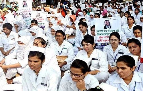 ‘ঘুষ ছাড়া চাকরি হলে হাফ প্যান্ট পরে ঘুরে বেড়াবো’