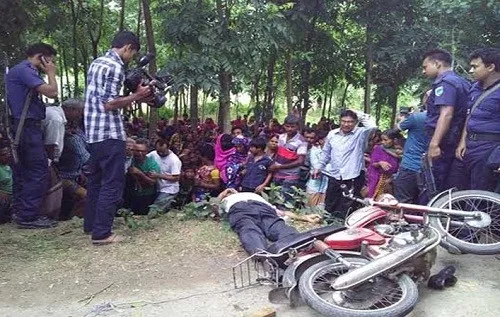 তারাই পেছনে যারা ঘোলা জলে মাছ শিকার করতে চায়