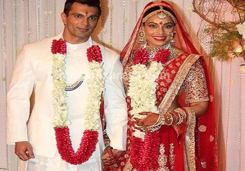 বিপাশা-করণের বিয়েতে তারার মেলা (ভিডিও)