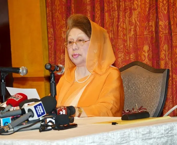 ‘স্বীকার না করলেও বেগম জিয়ার প্রস্তাব বাস্তবায়নের চেষ্টা করবেন শেখ হাসিনা’
