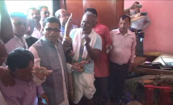 ব্রাহ্মণবাড়িয়ায় মন্দিরে হামলা: ঘটনাস্থল পরিদর্শনে আওয়ামী লীগের প্রতিনিধি দল