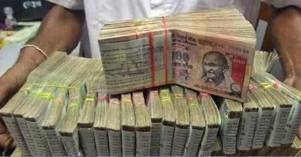 মন্ত্রীর গাড়ি থেকে কোটি টাকা জব্দ