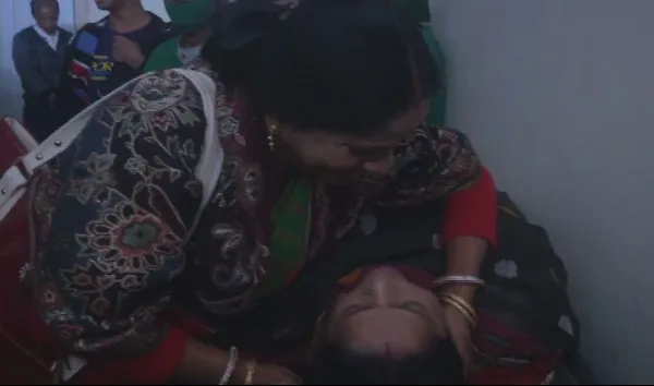 খুলনায় আ. লীগ নেতাকে গুলি, ব্যাংক কর্মকর্তার স্ত্রী নিহত