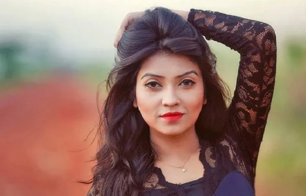 মা হলেন মডেল ও অভিনেত্রী ঈশিকা