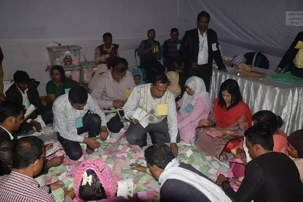 উৎসবমুখর পরিবেশে ভোটগ্রহণ সম্পন্ন, এবার ফলাফলের অপেক্ষা
