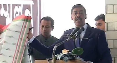 আইভীকে নৌকা মার্কা শাড়ি উপহার দিলেন শামীম ওসমান