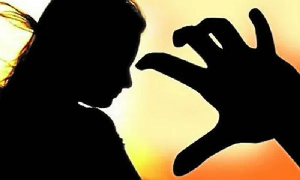 মেয়ে তুমি আপদ ছাড়লেও আপদ কি আর তোমাকে ছাড়ে