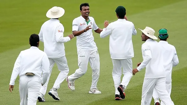 পেসারদের সকাল, রাব্বি’র জোড়া উইকেট
