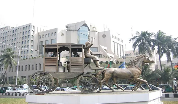 ‘এখান তোকে মানাইছে না গো’