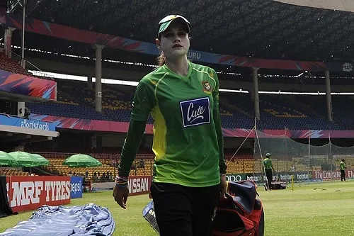 জাহানারাকে নিয়ে ব্যাটিংয়ে বাংলাদেশ
