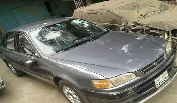 ‘রাস্তা দিতে দেরি হওয়ায়’ ঢাবি অধ্যাপকের গাড়ি ভাঙচুর