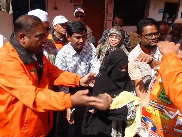 রোহিঙ্গা ক্যাম্পে ত্রাণ নিয়ে বিশৃংখলা সৃষ্টির দায়ে তিন জনের সাজা