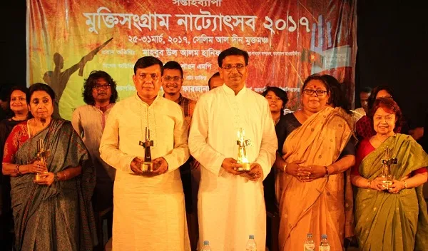 রাজনীতিতে ‘বিশেষ অবদান’ রাখায় জাবি সম্মাননা পেলেন হানিফ