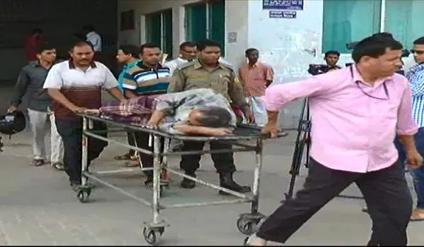 সহকর্মীর শাস্তির প্রতিবাদে কয়েকটি মেডিকেলে ইন্টার্ন চিকিৎসকদের কর্মবিরতি