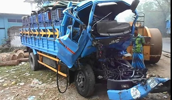 মাগুরায় ট্রাক-পিকআপ মুখোমুখি সংঘর্ষে নিহত ২