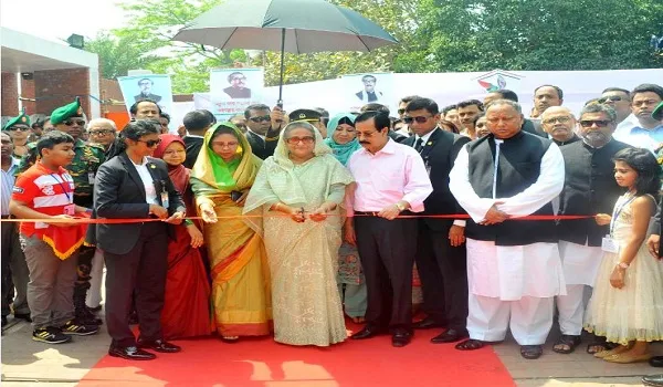 ‘খোকা থেকে বঙ্গবন্ধু’ শিরোনামে বইমেলা ও আলোকচিত্র প্রদর্শনীর উদ্বোধন