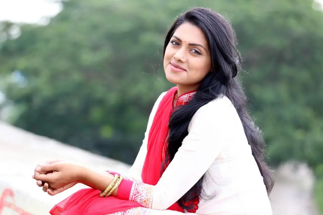 তিশার অভিনয়ে মুগ্ধ পরমব্রত
