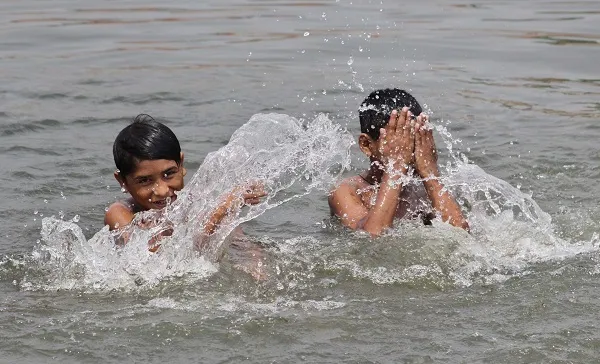 গরম আরও বাড়বে, অন্তত তিনটি তাপপ্রবাহের সম্ভাবনা