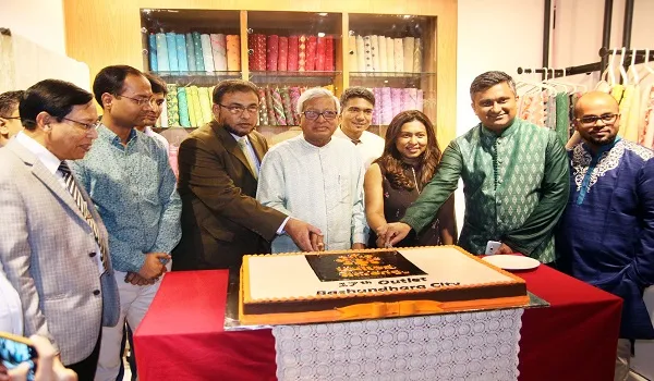 বসুন্ধরা সিটিতে আড়ং