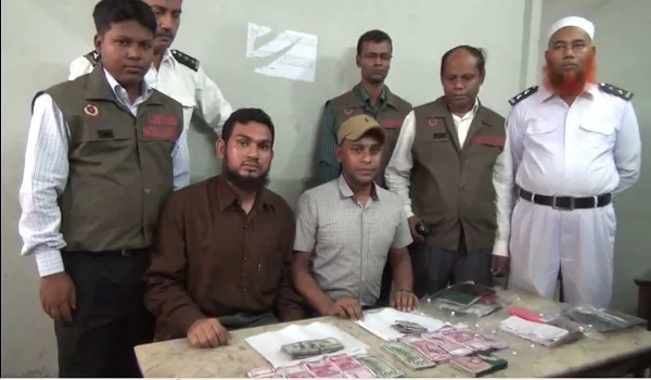 বেনাপোলে বিপুল পরিমাণ বৈদেশিক মুদ্রাসহ আটক ৪