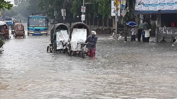 বৃষ্টিতে তলিয়ে গেছে চট্টগ্রাম মহানগরী