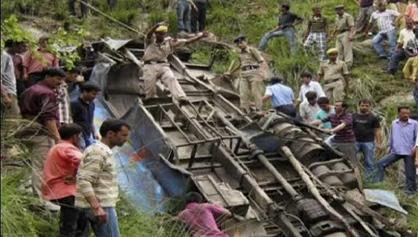 ভারতের সিমলায় বাস দুর্ঘটনায় নিহত অর্ধশতাধিক