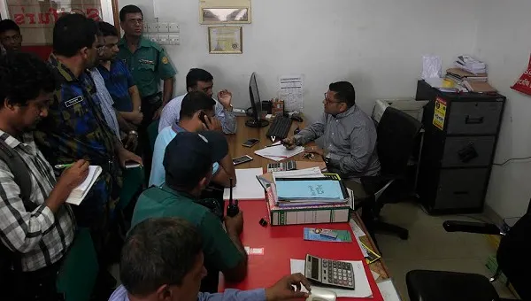 অবৈধ ব্যানার ও সাইনবোর্ড: ৮ প্রতিষ্ঠানকে আড়াই লাখ টাকা জরিমানা