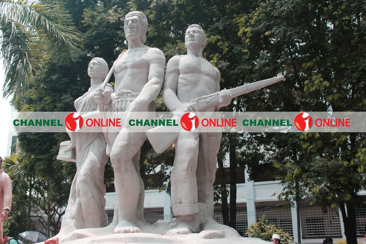 সৃষ্টির কাছে আনা হলো স্রষ্টাকে, বিদায় জানাতে