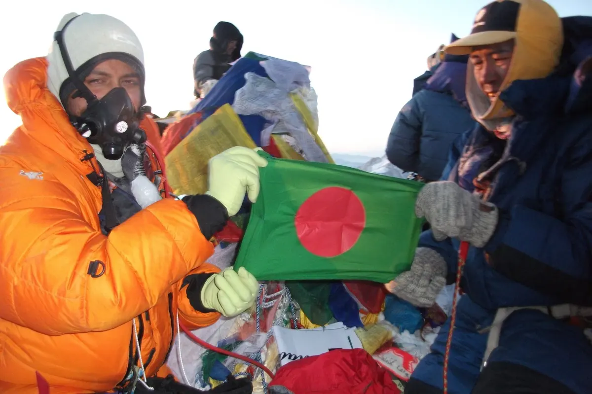 মাউন্ট কার্সটেঞ্জে আটকা পড়েছেন মুসা ইব্রাহীম