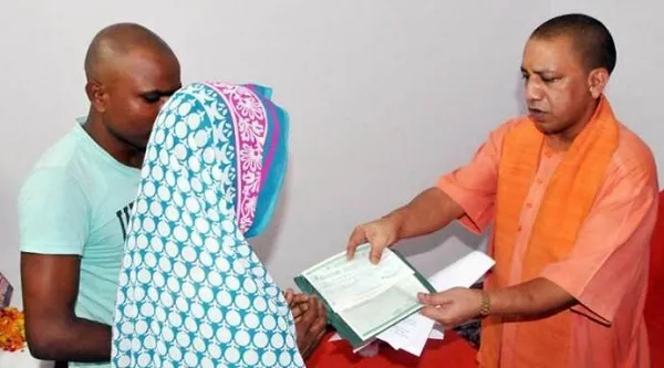 মুখ্যমন্ত্রী চলে গেলে সরিয়ে নেয়া হল এসি, সোফা, কার্পেট