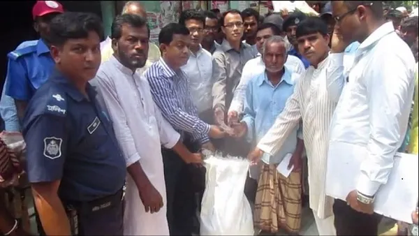 হবিগঞ্জে ক্ষতিগ্রস্ত কৃষকদের মধ্যে ত্রাণ বিতরণ