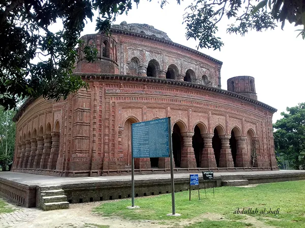 এটাই বাংলাদেশের সবচেয়ে বড় নবরত্ন মন্দির। ছবি- আব্দুল্লাহ আল সাফি