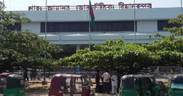 ‘মোরা’র কারণে চট্টগ্রাম ও কক্সবাজার রুটে বিমান চলাচল সাময়িক বন্ধ