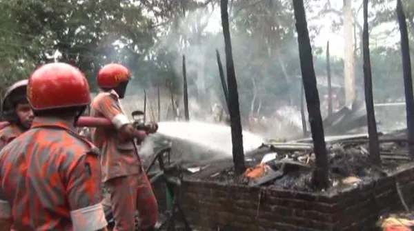 মাদারীপুরে অগ্নিকাণ্ডে অর্ধ কোটি টাকার ক্ষতির আশংকা
