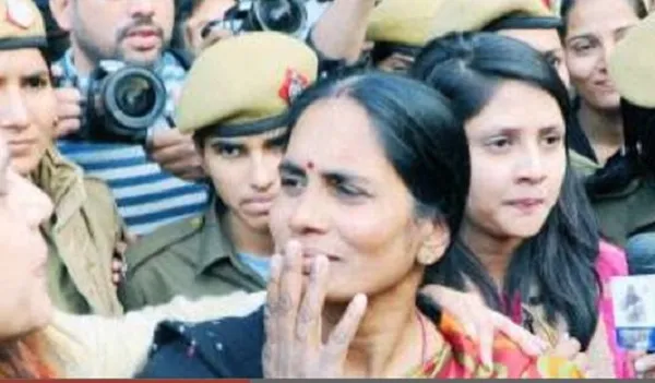 নির্ভয়া ধর্ষণ ও হত্যা মামলার চূড়ান্ত রায়ে খুশি নির্ভয়ার মা-বাবা