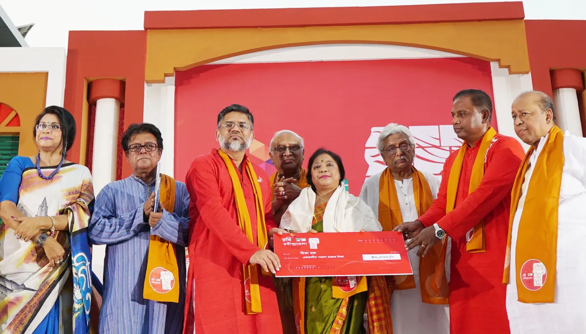 ‘রবীন্দ্র মেলা’য় আজীবন সম্মাননা পেলেন মিতা হক