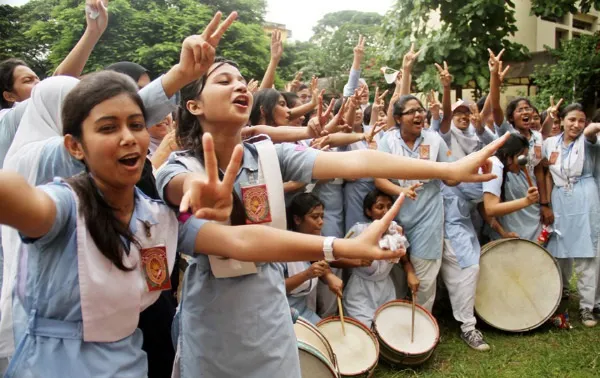 এসএসসির ফলে সারাদেশে এবারো মেয়েরা এগিয়ে