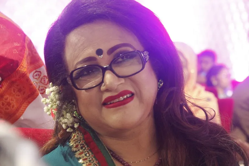 ফেসবুক সম্পর্কগুলো নষ্ট করে দিচ্ছে: ববিতা
