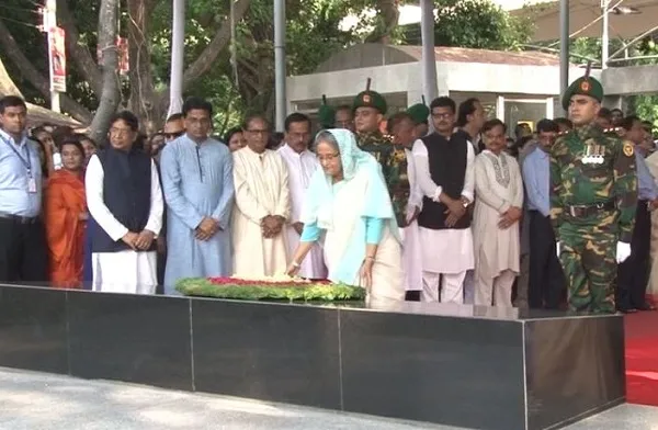 ছয় দফা দিবসে বঙ্গবন্ধুর প্রতিকৃতিতে প্রধানমন্ত্রীর শ্রদ্ধা