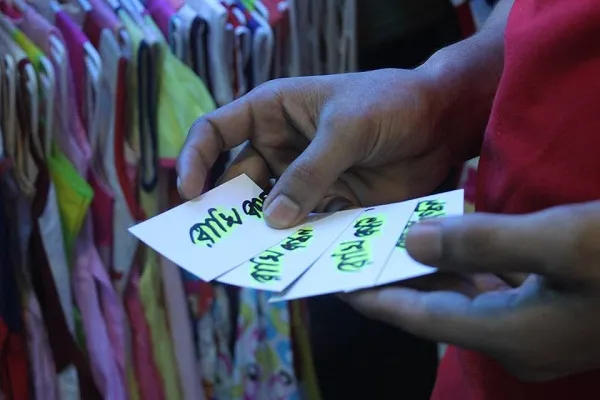 একই নামে নানা পোশাক!