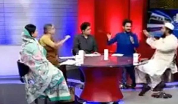 সুলতানা কামালকে প্রকাশ্যে হুমকি দিচ্ছে হেফাজতে ইসলাম